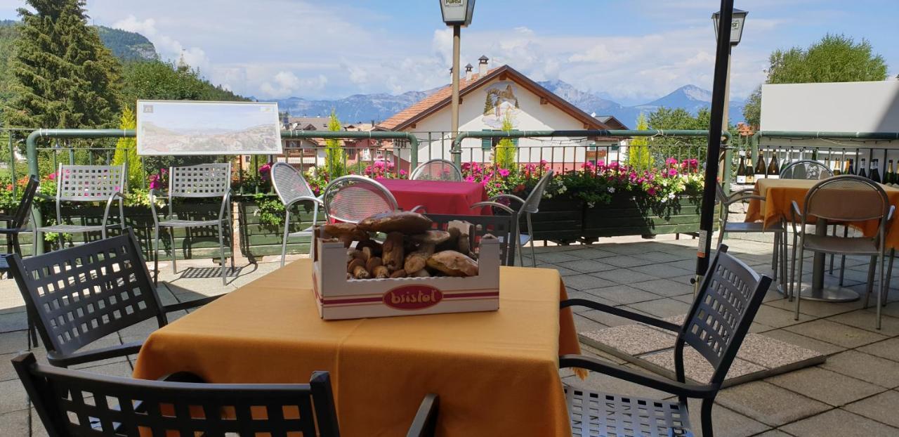Hotel Martinella Folgaria Exteriör bild