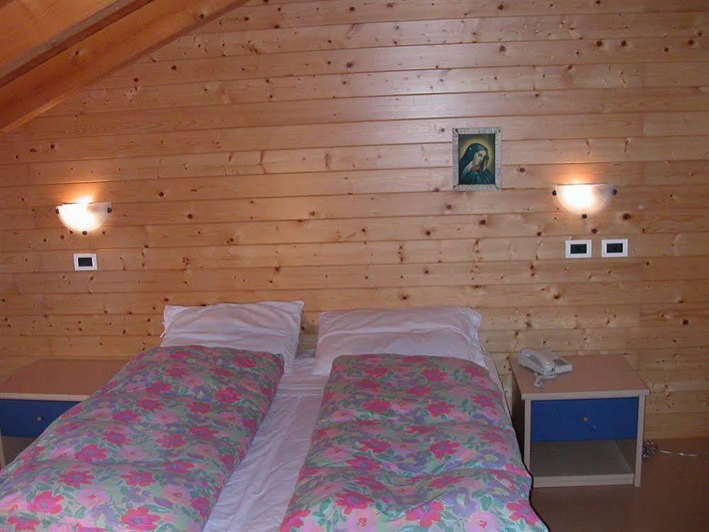 Hotel Martinella Folgaria Exteriör bild