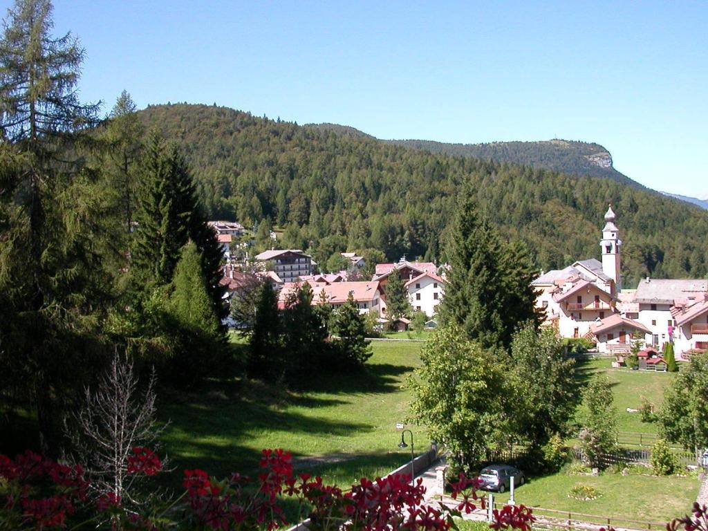 Hotel Martinella Folgaria Exteriör bild